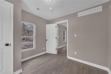 1420 S Appleton Ave, Independence, MO 64052 - photo 5
