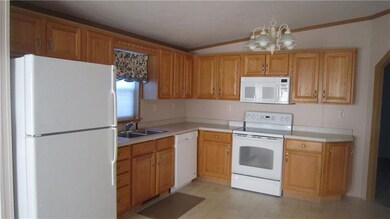 Equipped kitchen with oak cabinets, double bowl si
