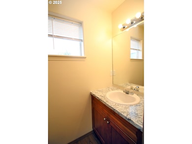 5038 N Vanderbilt St, Portland, OR 97203 - photo 4