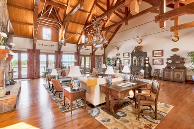 Huge Vaulted Great Room