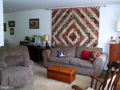 585 Manatawny St, Pottstown, PA 19464 - photo 3