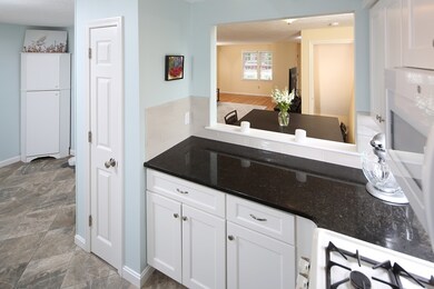 523 Washington St unit C7, Pembroke, MA 02359 - photo 2