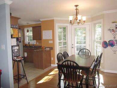 Dining Area to Kitch