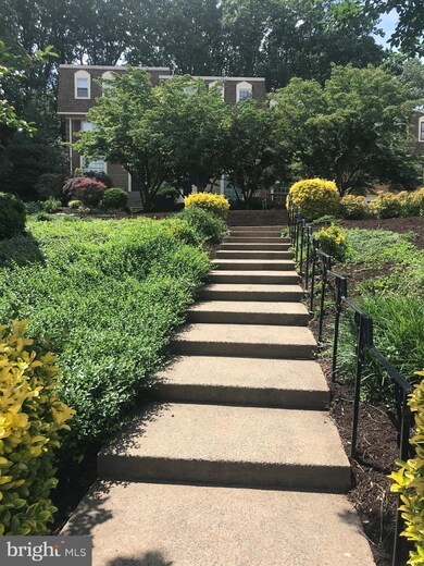 658 N Armistead St, Alexandria, VA 22312 - photo 2