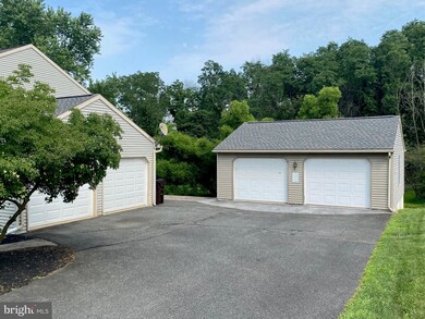 25 Pheasant Run Rd, Boyertown, PA 19512 - photo 6