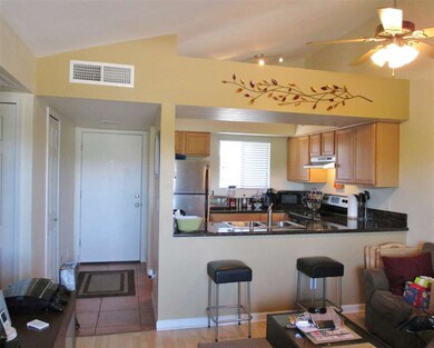 05 Entrance & Kitchen