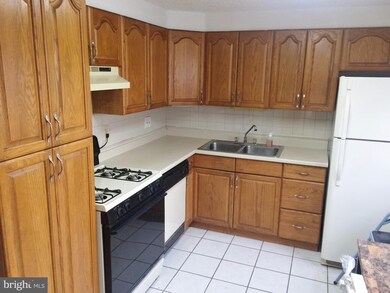 921 Catawba Ct, Halethorpe, MD 21227 - photo 6