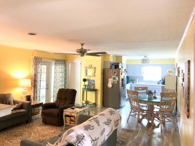 Den/Kitchen