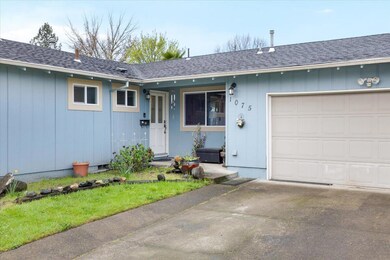 1075 N 5th St, Central Point, OR 97502 - photo 5