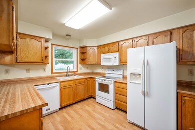 402 E Hickory Grove Rd, Hartford City, IN 47348 - photo 7