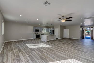 3304 E Elida St__034
