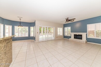 2424 E Goldenrod St-11