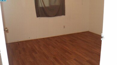 662 E Henderson Ave, Porterville, CA 93257 - photo 5
