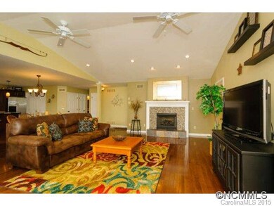 196 Ridgewood Acres Dr, Hendersonville, NC 28792 - photo 6