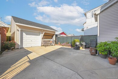 10438 107th St, Ozone Park, NY 11417 - photo 5