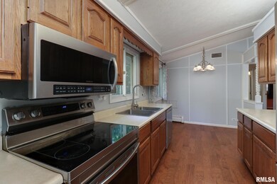 314 S Maple Ave, Minier, IL 61759 - photo 7