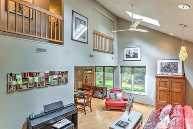 005_Living Room