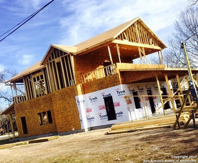 386 N Central Ave, New Braunfels, TX 78130 - photo 4