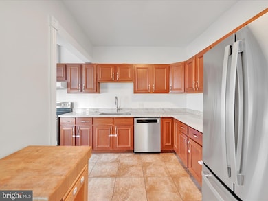 433 Chestnut St, West Reading, PA 19611 - photo 6