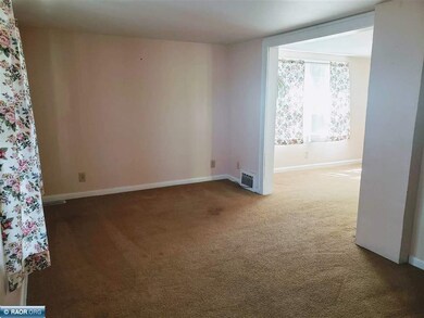 402 6th St SW, Chisholm, MN 55719 - photo 2