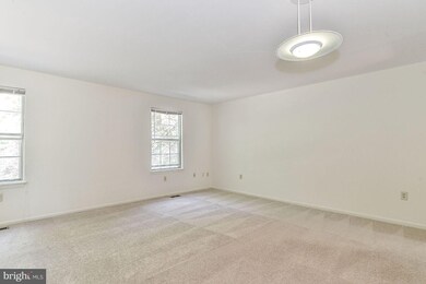 8966 Astongale Ct, Springfield, VA 22152 - photo 7