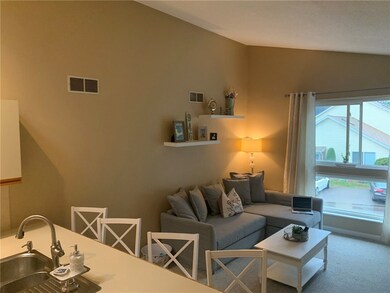 946 Halifax Dr, Warwick, RI 02886 - photo 5