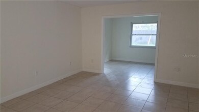 2502 BACK UNIT LIVING ROOM