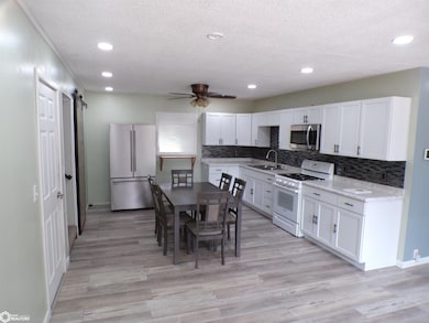 921 S 10th Ave, Marshalltown, IA 50158 - photo 5