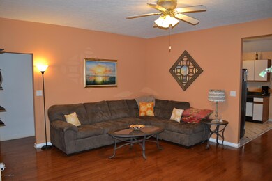 5809 Hudson Lake Dr, Louisville, KY 40291 - photo 3