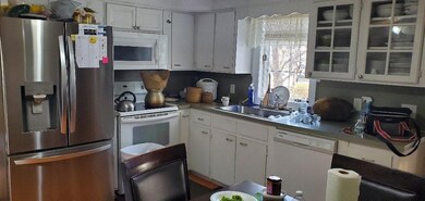 152 Roberta Ave, Woonsocket, RI 02895 - photo 4