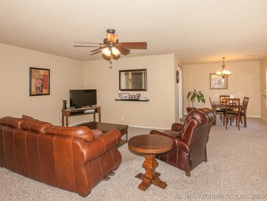 3049 W 70th St, Tulsa, OK 74132 - photo 6