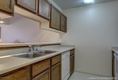 Open kitchen with bar