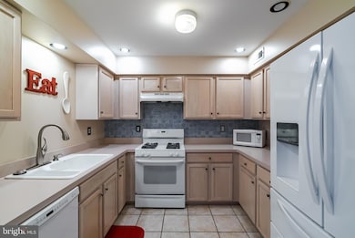 112 Runnymede Ct, Harleysville, PA 19438 - photo 6