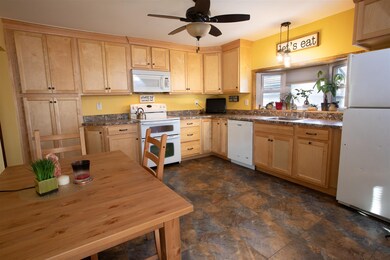 76 Garfield St, Manchester, NH 03103 - photo 4