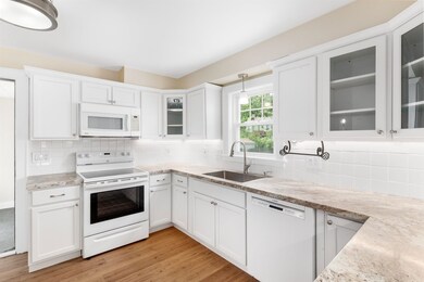 16 Mirror St, Manchester, NH 03104 - photo 5