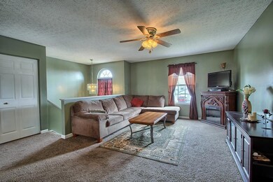 917 Harbinger Cir W, Columbus, OH 43213 - photo 6