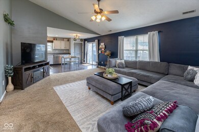 9745 Claymore Dr, Fishers, IN 46038 - photo 5