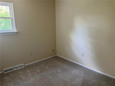 2819 Ithaca St, Allentown, PA 18103 - photo 4