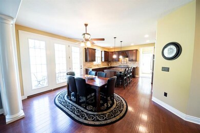 Large Eat In Kitchen with breakfast bar and breakf