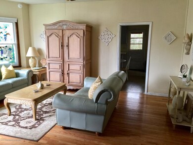 711 W Grove St, Taylor, PA 18517 - photo 2