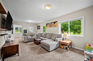 3269 E Douglas Ave, Des Moines, IA 50317 - photo 4