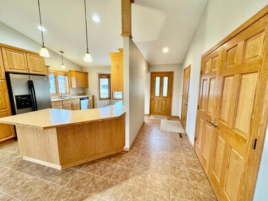 701 Simplicity Dr unit B, Ellendale, MN 56026 - photo 3