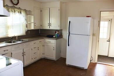 Kitchen (pic2)