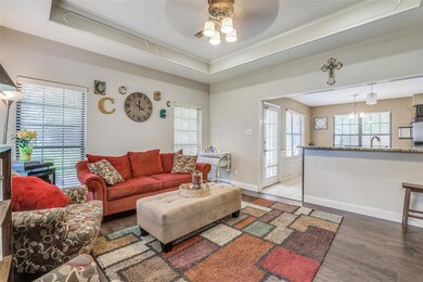 705 E Crockett St, Ennis, TX 75119 - photo 3