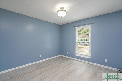 112 S Sheftall Cir, Savannah, GA 31410 - photo 4
