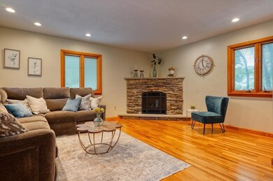 8 Forest Rd, Burlington, MA 01803 - photo 6