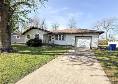 1123 Sunset Cir, Columbus, KS 66725 - photo 3