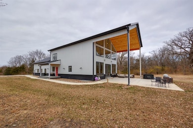 2226 Deer Ave, Perry, IA 50220 - photo 2