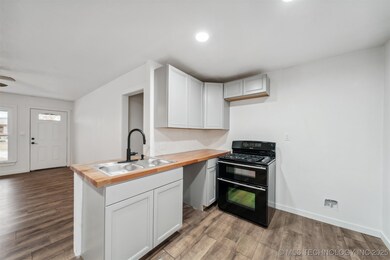 1300 NE 4th St, Pryor, OK 74361 - photo 7