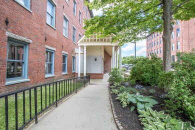 Island Terrace unit 117, Saco, ME 04072 - photo 4